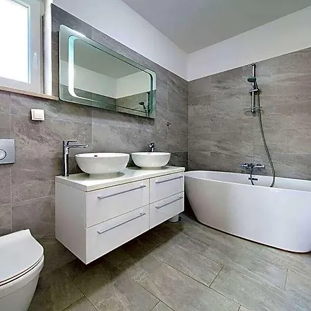 Martius Comfortable 3* קרק