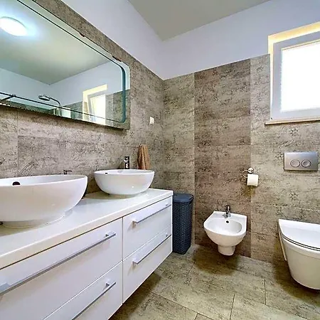 Martius Comfortable 3* קרק