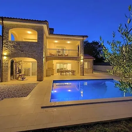 מלון Martius Comfortable 3*