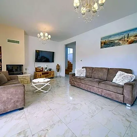 מלון Martius Comfortable קרק